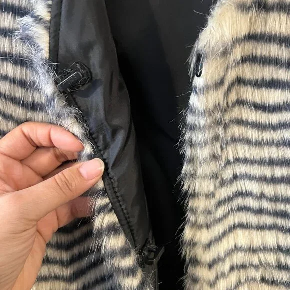 Betsey Johnson Zebra Print Faux Fur Sleeveless Vest w/ Tie Waist & Pockets Large - Picture 6 of 7